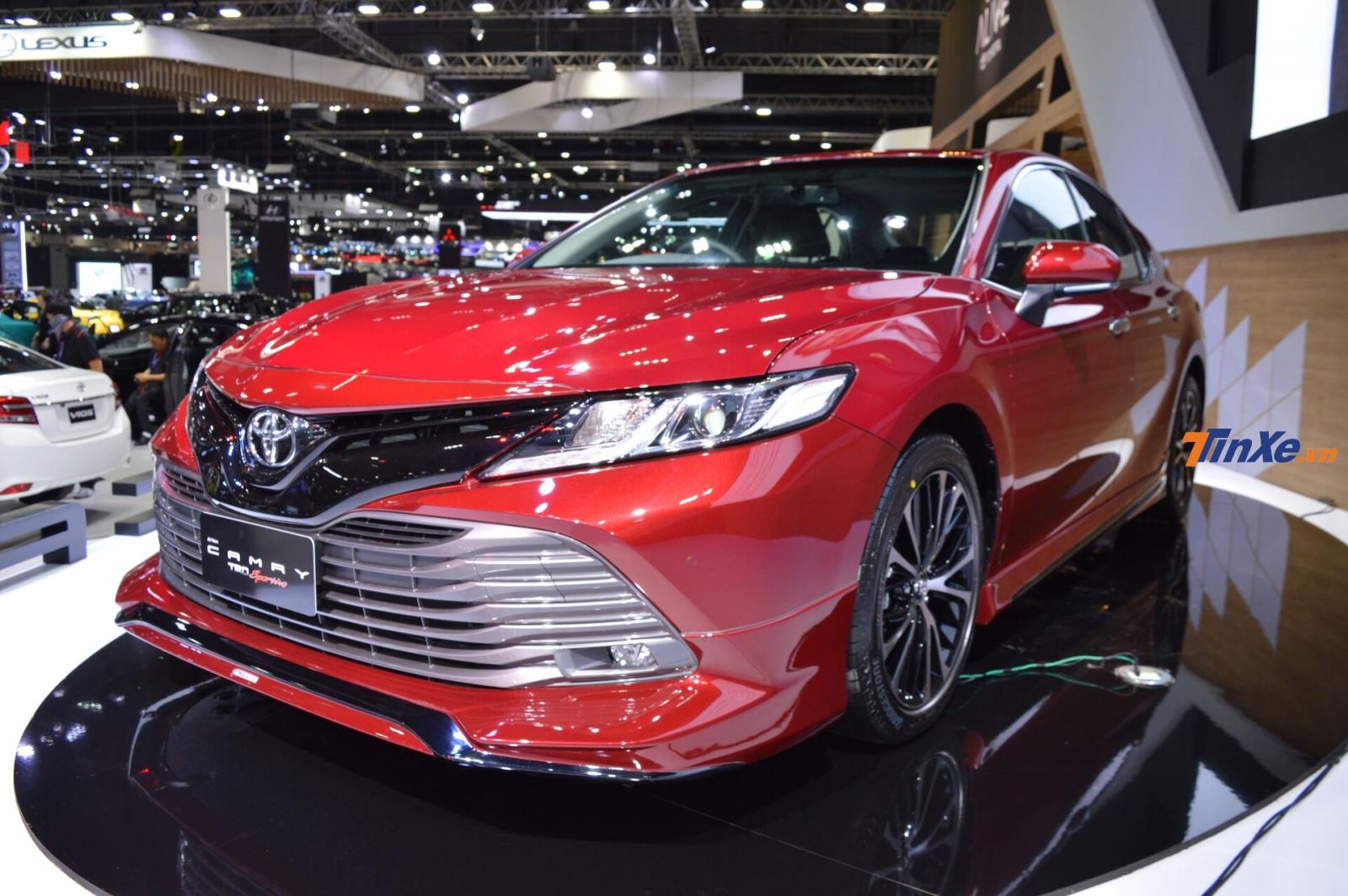Toyota Camry TRD Sportivo được trưng bày ở Triển lãm Motor Thái Lan 2018