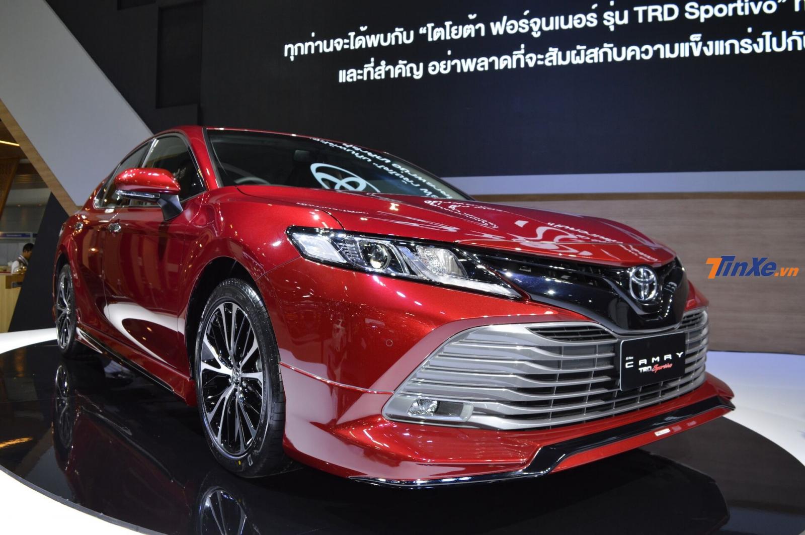 Bộ thân vỏ TRD Sportivo mang tới cho Toyota Camry mới một dáng vẻ thể thao khỏe khoắn hơn
