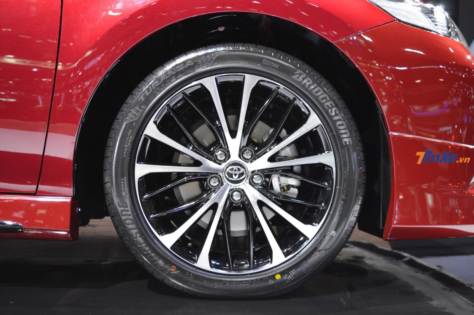 La-zăng đa chấu trông rất hầm hố