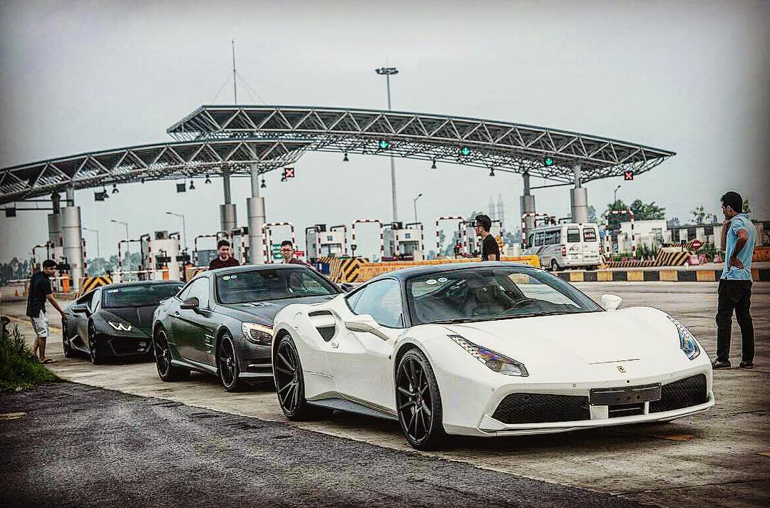 Trong garage của Bảo Hưng từng xuất hiện nhiều siêu xe Trong garage của Bảo Hưng từng xuất hiện nhiều siêu xe