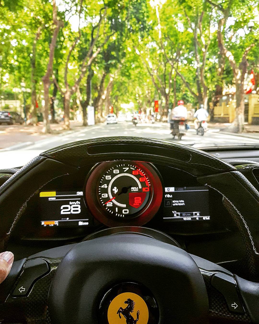 Còn chiếc Ferrari 488 GTB màu trắng được mua lại từ công ty nhập khẩu tư nhân quận 5 Còn chiếc Ferrari 488 GTB màu trắng được mua lại từ công ty nhập khẩu tư nhân quận 5