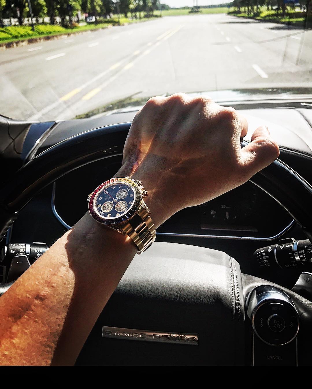 em trai MC Ngọc Trinh sở hữu SUV hạng sang vạn người mê Range Rover em trai MC Ngọc Trinh sở hữu SUV hạng sang vạn người mê Range Rover