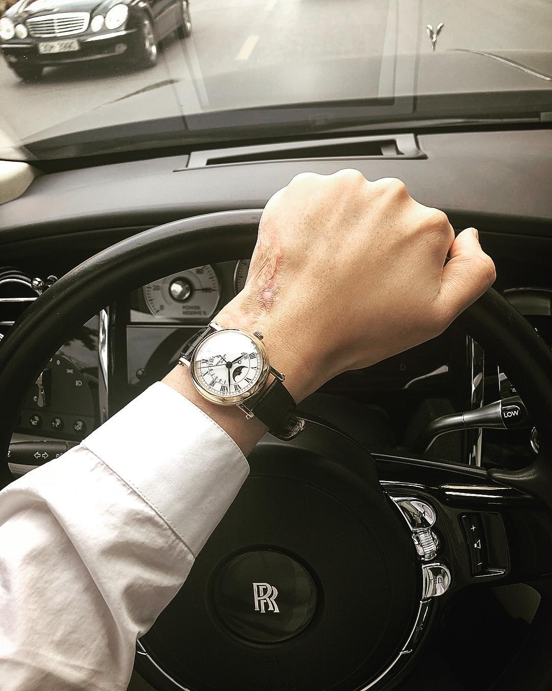 Bảo Hưng sau vô lăng của Rolls-Royce Ghost Bảo Hưng sau vô lăng của Rolls-Royce Ghost