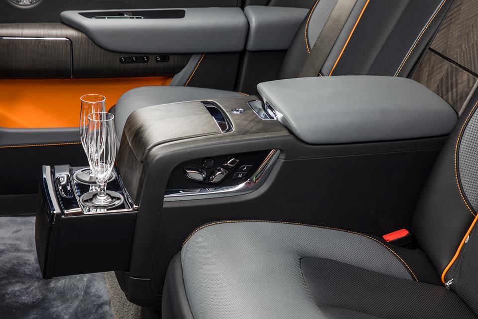  Rolls-Royce Cullinan ra mắt tại Campuchia thuộc bản 4 chỗ với option Individual Seat chỉ có 2 ghế thương gia 