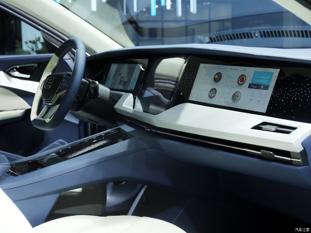 Trước mặt hành khách trên ghế phụ lái có màn hình riêng Trước mặt hành khách trên ghế phụ lái có màn hình riêng