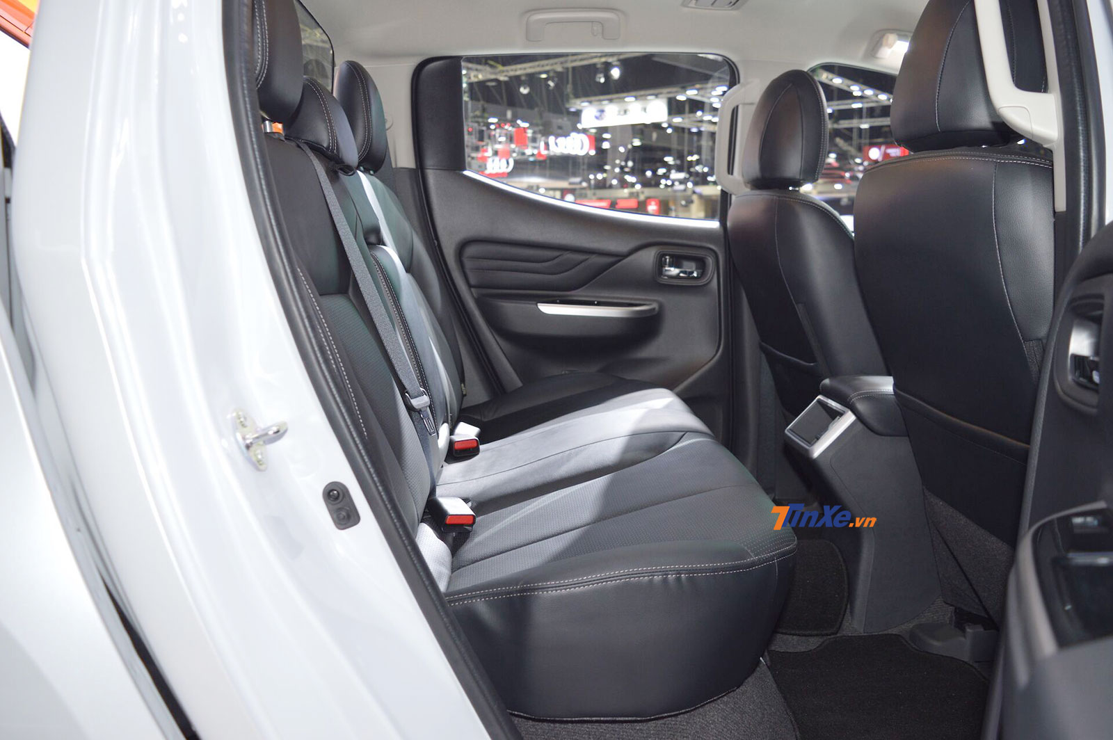 Hàng ghế sau của Mitsubishi Triton 2019