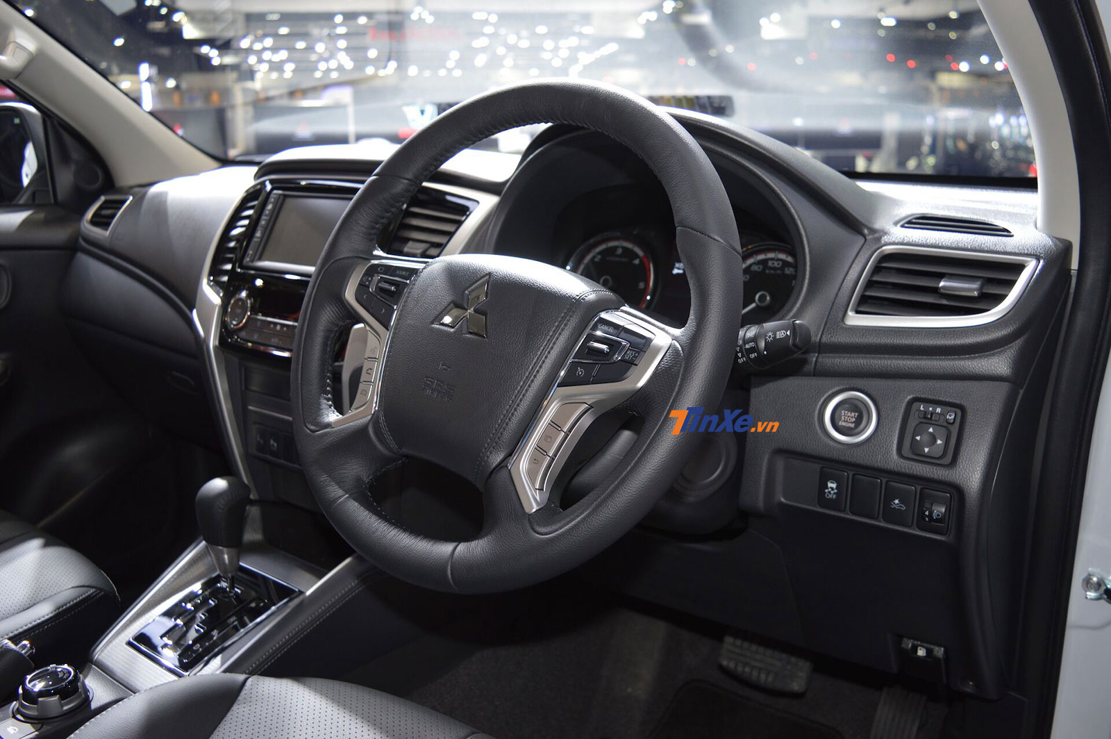 Cận cảnh vô lăng của Mitsubishi Triton 2019