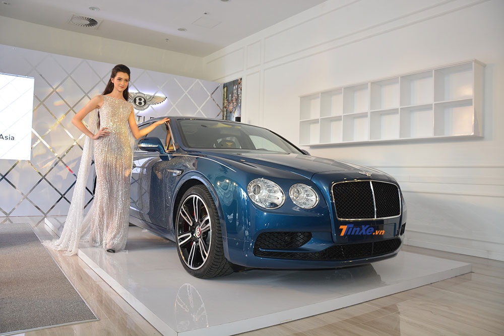 Bentley Flying Spur V8 S mang màu xanh Marlin