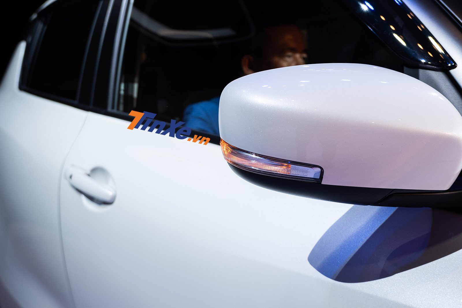 Chênh nhau 50 tri?u d?ng, 2 phiên b?n c?a Suzuki Swift 2018 có gì khác bi?t?