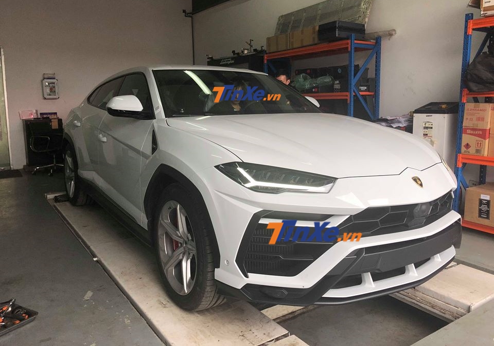  Chủ nhân của siêu SUV Lamborghini Urus đầu tiên về Việt Nam là Minh Nhựa