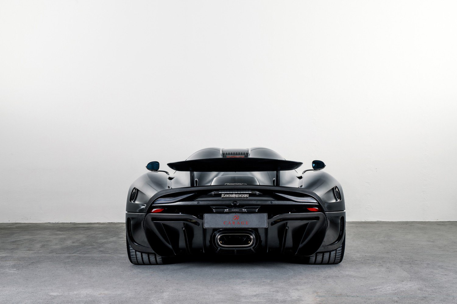 Sợi carbon xuất hiện không chỉ ở dàn áo của chiếc Koenigsegg Regera này