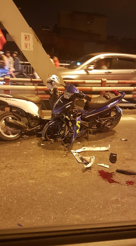 Hiện trường vụ tai nạn giữa 2 xe máy Yamaha Exciter và Honda Vision Hiện trường vụ tai nạn giữa 2 xe máy Yamaha Exciter và Honda Vision