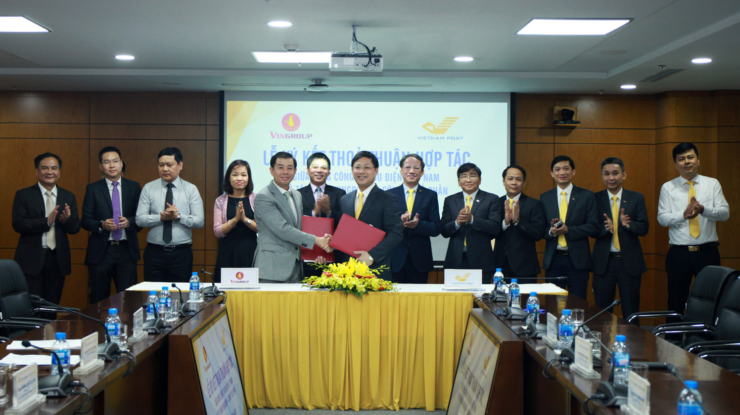 Lễ ký kết thỏa thuận hợp tác với VNPOST của Vinfast