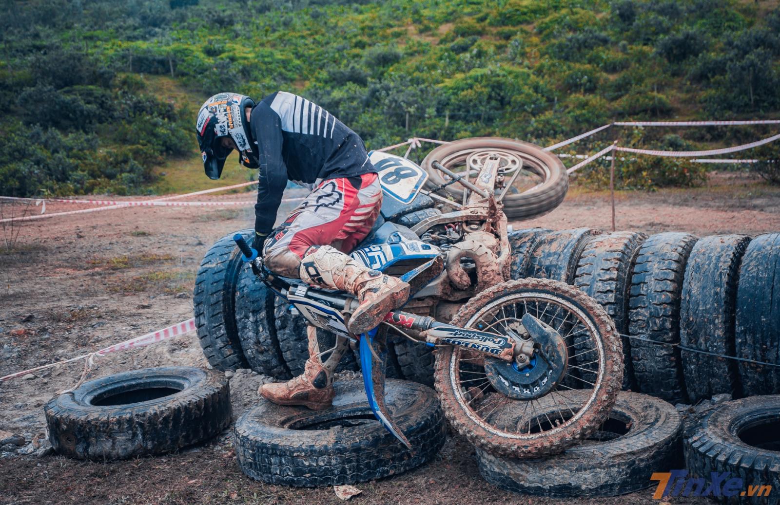 Đến vòng chung kết, những vận động viên đã quen thuộc với chướng ngại vật này cũng phải vấp ngã. Đây cũng là điểm mấu chốt trong thứ hạng của các vận động viên trong cuộc thi. Đến vòng chung kết, những vận động viên đã quen thuộc với chướng ngại vật này cũng phải vấp ngã. Đây cũng là điểm mấu chốt trong thứ hạng của các vận động viên trong cuộc thi.