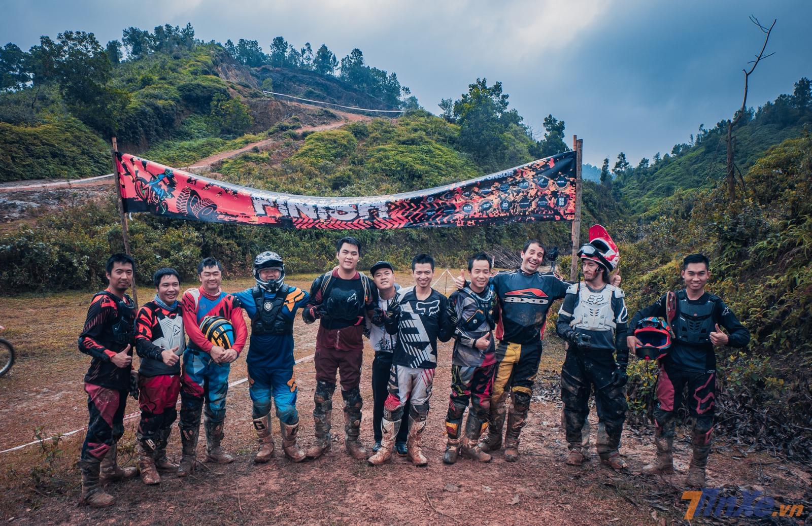 Sau 3 vòng đua với sự tranh đấu nghẹt thở, cả 10 vận động viên đều hoàn thành bài thi của mình một cách đầy sức mạnh và khéo léo Sau 3 vòng đua với sự tranh đấu nghẹt thở, cả 10 vận động viên đều hoàn thành bài thi của mình một cách đầy sức mạnh và khéo léo