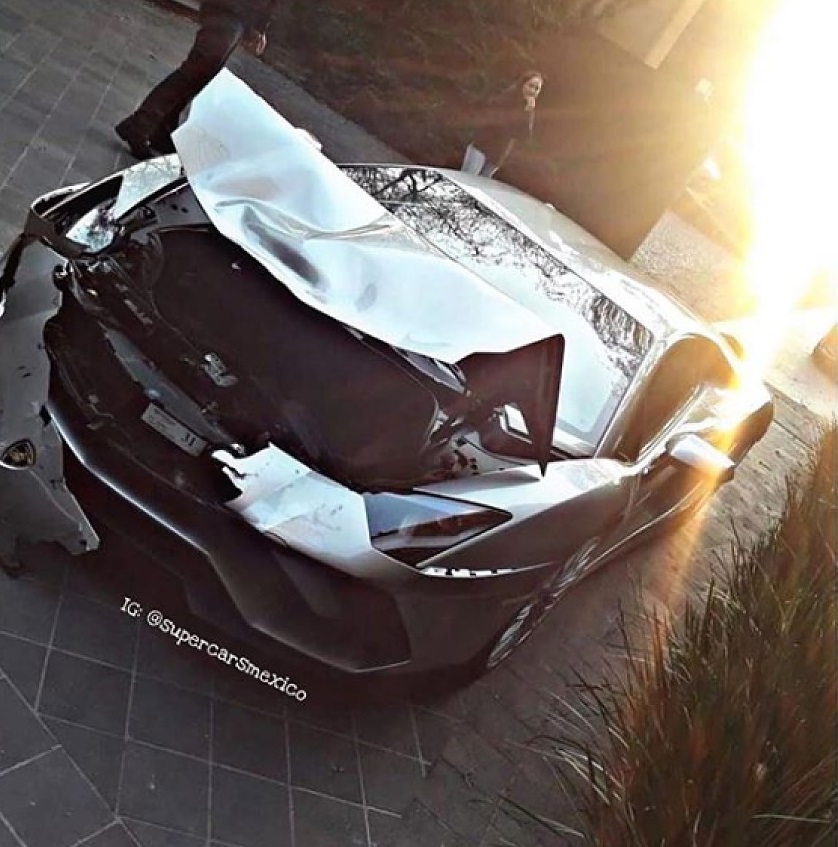 Nguyên nhân của vụ tai nạn có thể là do chủ nhân của chiếc Lamborghini Aventador S quên kéo phanh đỗ xe