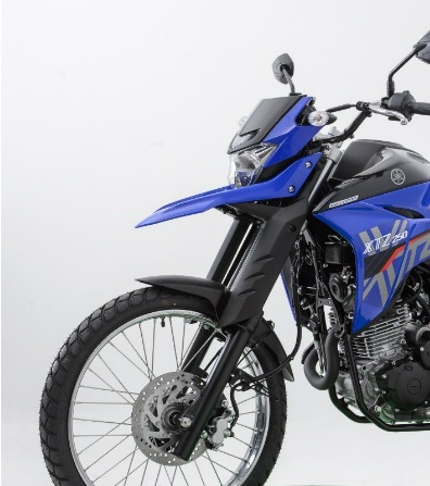 Xe trang bị phuộc hành trình dài và vành nan giúp việc đi địa hình dễ dàng hơn