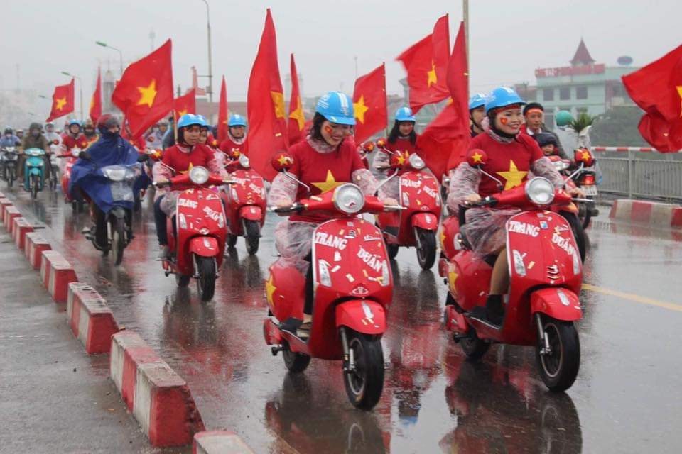 Xe máy điện cũng là một loại phương tiện văn minh để sử dụng khi đi bão