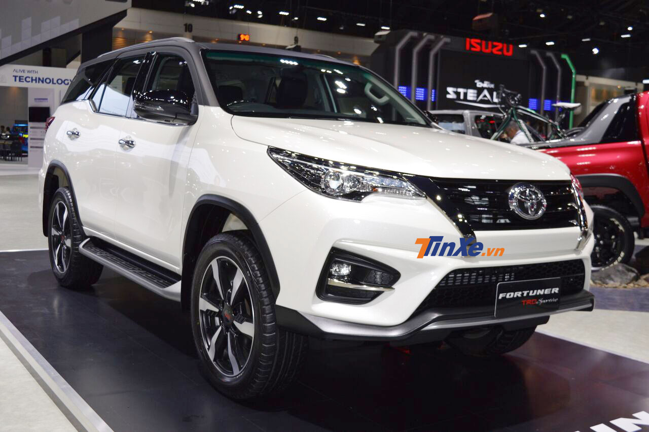 Mẫu SUV nhập khẩu nguyên chiếc Fortuner vẫn rất được người Việt ưa chuộng Mẫu SUV nhập khẩu nguyên chiếc Fortuner vẫn rất được người Việt ưa chuộng