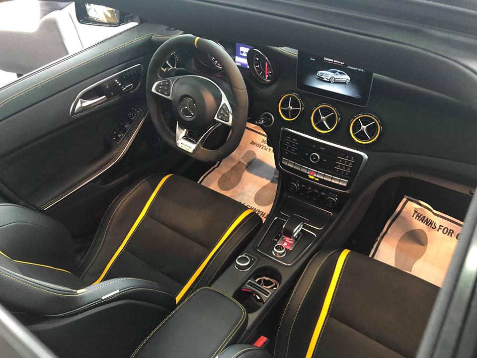 Đường chỉ may ở bảng táp lô, ghế ngồi, vô-lăng, thành cửa 