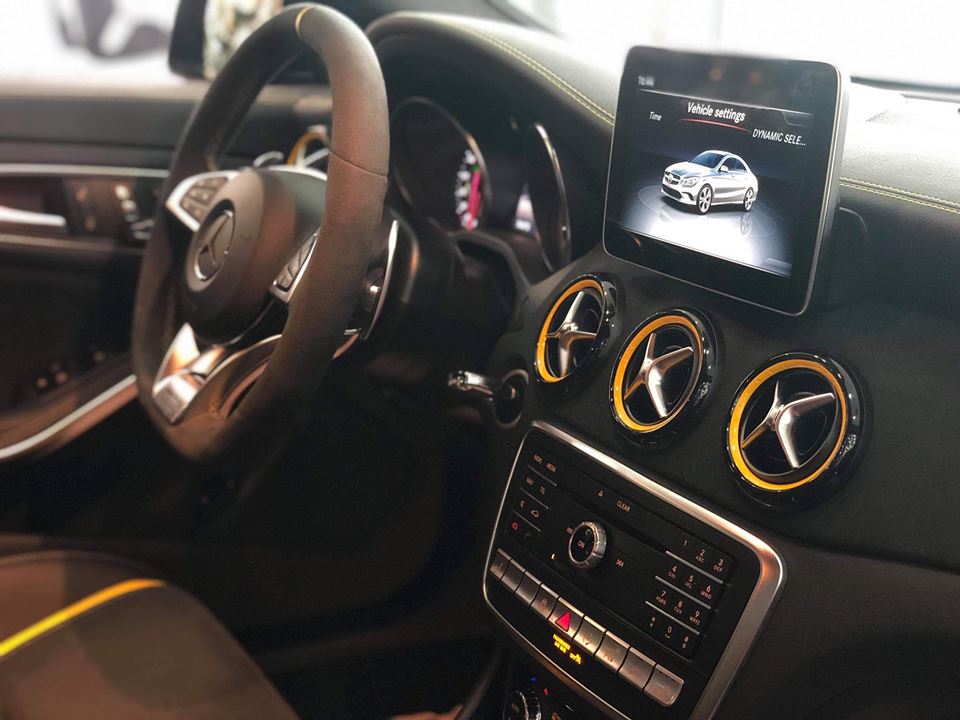 Hệ truyền động của Mercedes-AMG CLA45 4Matic Yellow Night không có gì thay đổi