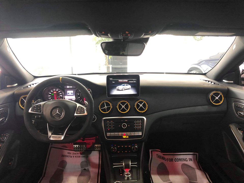 Khách hàng Việt phải chi ra số tiền 2,570 tỷ đồng, cao hơn 249 triệu đồng so với bản tiêu chuẩn và chờ 9 tháng mới được bàn giao xe