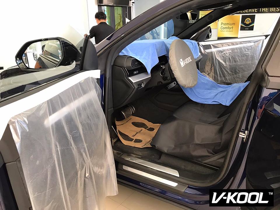 Nội thất được bọc cẩn thận để tiện cho quá trình làm đẹp