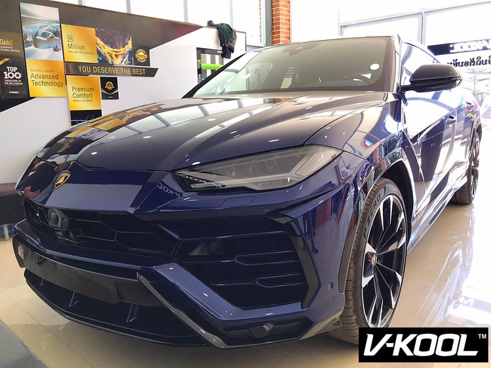 Chiếc Lamborghini Urus này có bộ mâm 23 inch sơn 2 tông màu tương phản