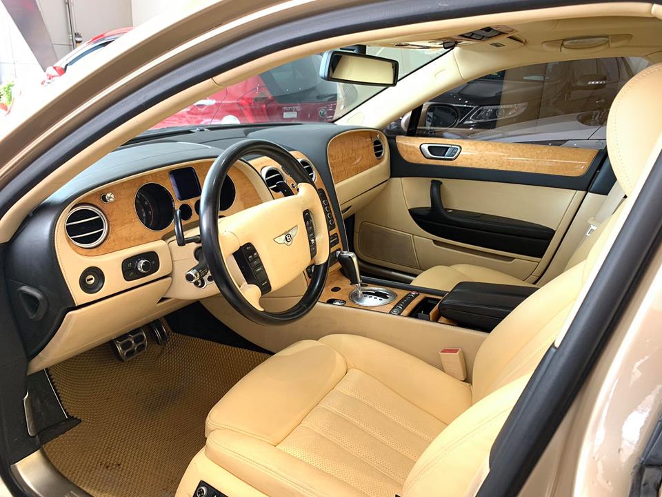 Nội thất đẳng cấp của chiếc Bentley Continental Flying Spur Speed đang được rao bán
