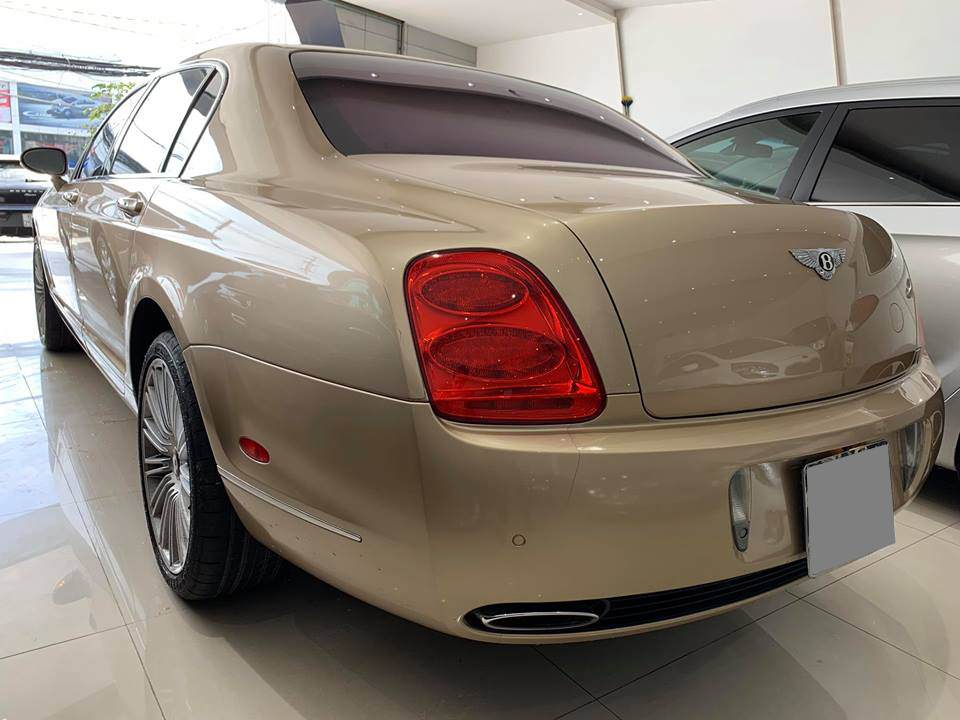 Xe sở hữu màu sơn vàng cát