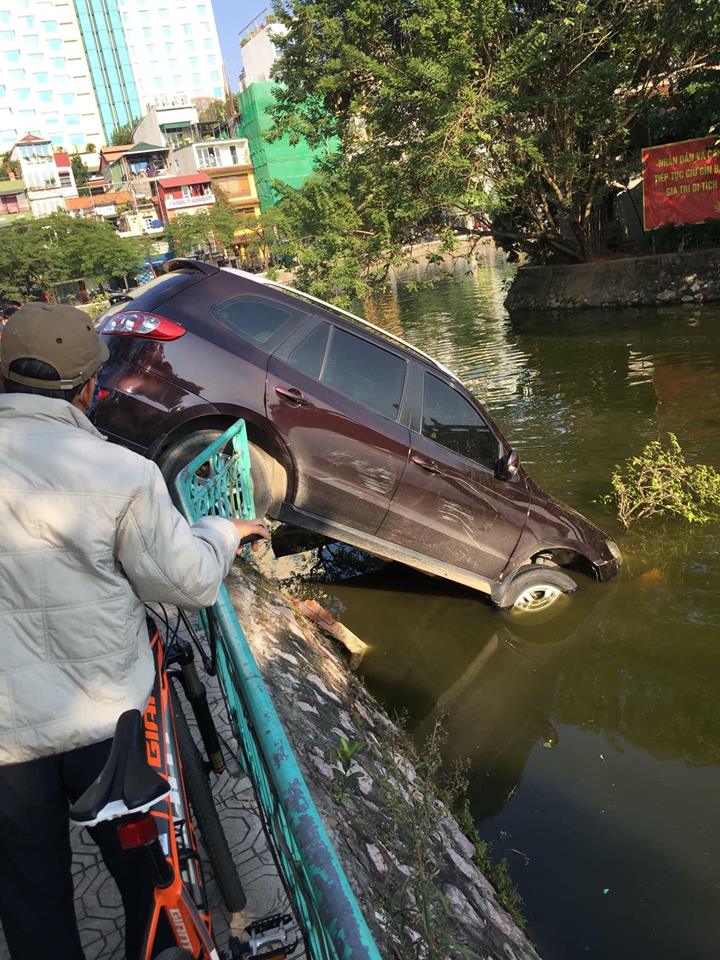 Hiện trường vụ tai nạn của chiếc Hyundai Santa Fe đời cũ