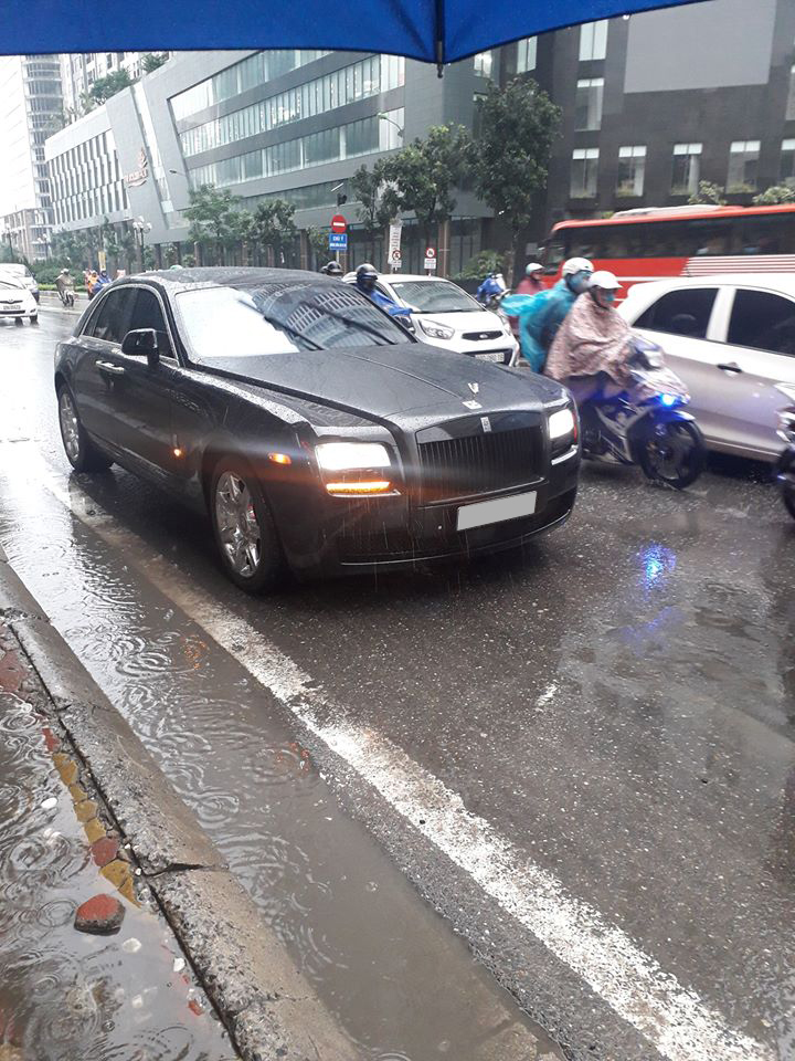 Rolls-Royce Ghost đen mờ làm xe đưa dâu ở Nghệ An vào cuối tuần vừa qua