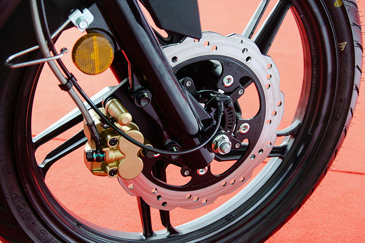 Xe có trang bị hệ thống phanh ABS trước Xe có trang bị hệ thống phanh ABS trước