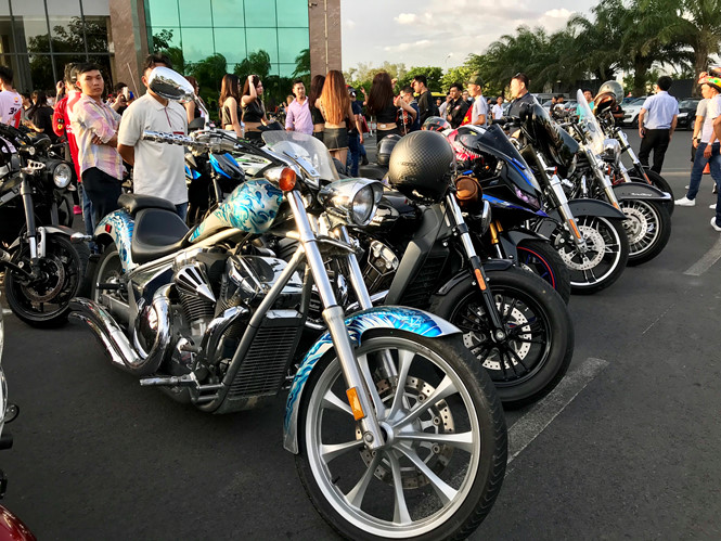 Sự kiện quy tụ được hàng loạt những chiếc xe phân khối lớn đủ thể loại từ Cruiser cho đến Sportbike, nakedbike. Sự kiện quy tụ được hàng loạt những chiếc xe phân khối lớn đủ thể loại từ Cruiser cho đến Sportbike, nakedbike.