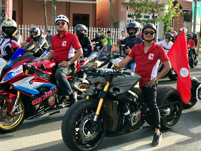 Trước khi vào sự kiện chính, các biker đã thực hiện việc diễu hành quanh các tuyến đường chính của TP Cần Thơ như đường 3/2, đại lộ Hòa Bình và sau đó tụ họp lại ở điểm chính là Khách sạn Mường Thanh. Trước khi vào sự kiện chính, các biker đã thực hiện việc diễu hành quanh các tuyến đường chính của TP Cần Thơ như đường 3/2, đại lộ Hòa Bình và sau đó tụ họp lại ở điểm chính là Khách sạn Mường Thanh.