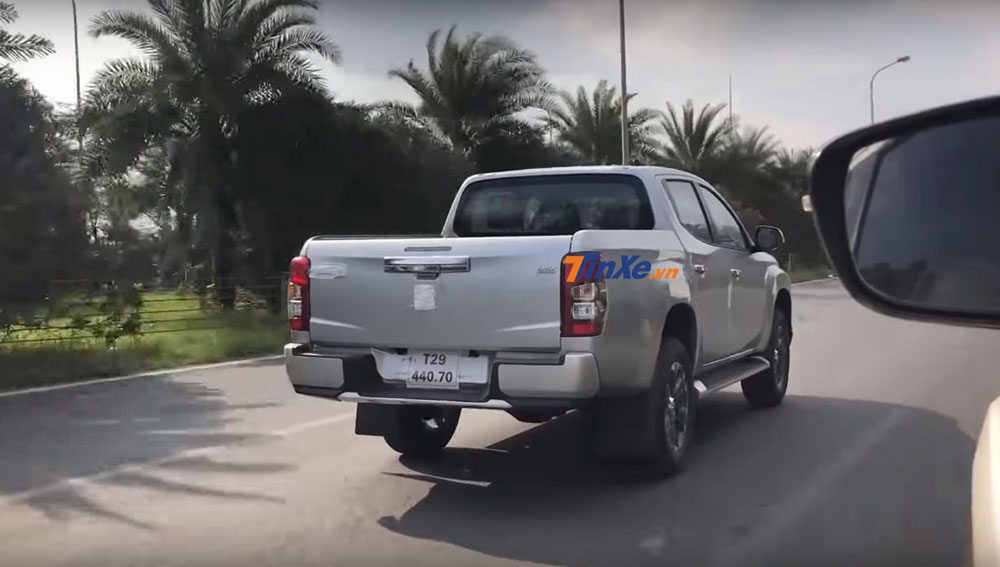 Mitsubishi Triton 2019 bị bắt gặp tại đại lộ Thăng Long