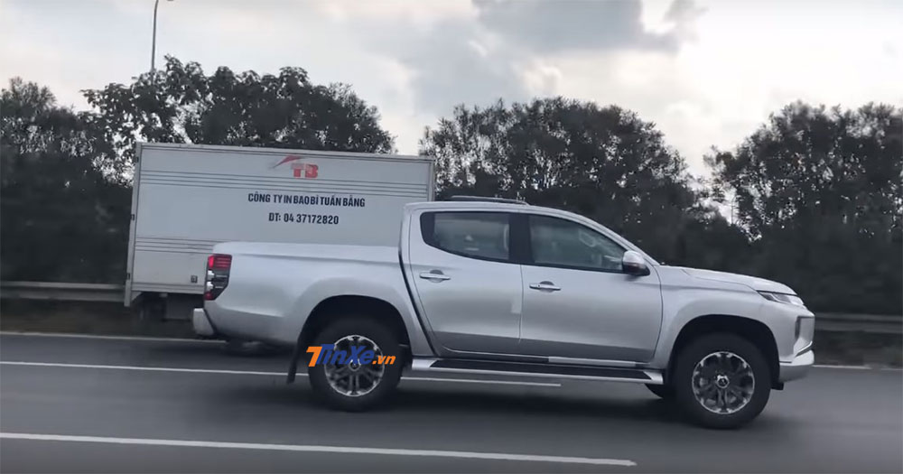 Mitsubishi Triton 2019 bị bắt gặp tại đại lộ Thăng Long
