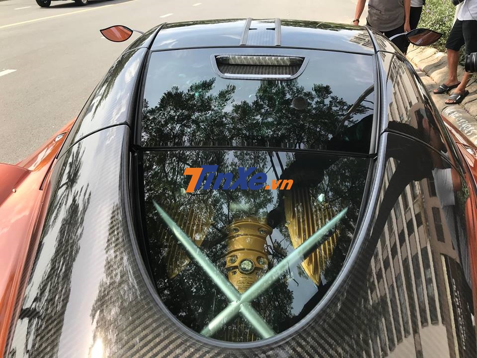 Khối động cơ V12, dung tích 6.0 lít, tăng áp kép của Pagani Huayra do Mercedes-AMG sản xuất mang vẻ đẹp rất riêng