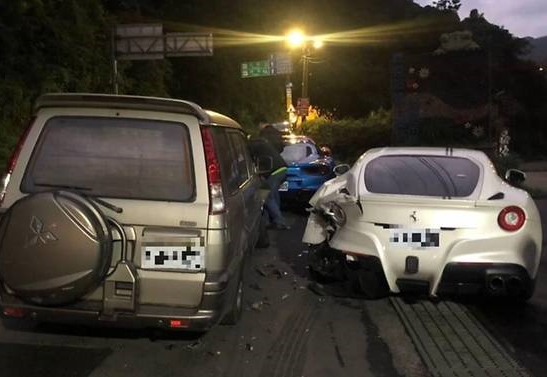 Vụ tai nạn liên hoàn với 4 chiếc siêu xe khiến nam thanh niên 20 tuổi phải đứng trước số tiền đền bù lên đến hơn 5,83 tỷ đồng Vụ tai nạn liên hoàn với 4 chiếc siêu xe khiến nam thanh niên 20 tuổi phải đứng trước số tiền đền bù lên đến hơn 5,83 tỷ đồng