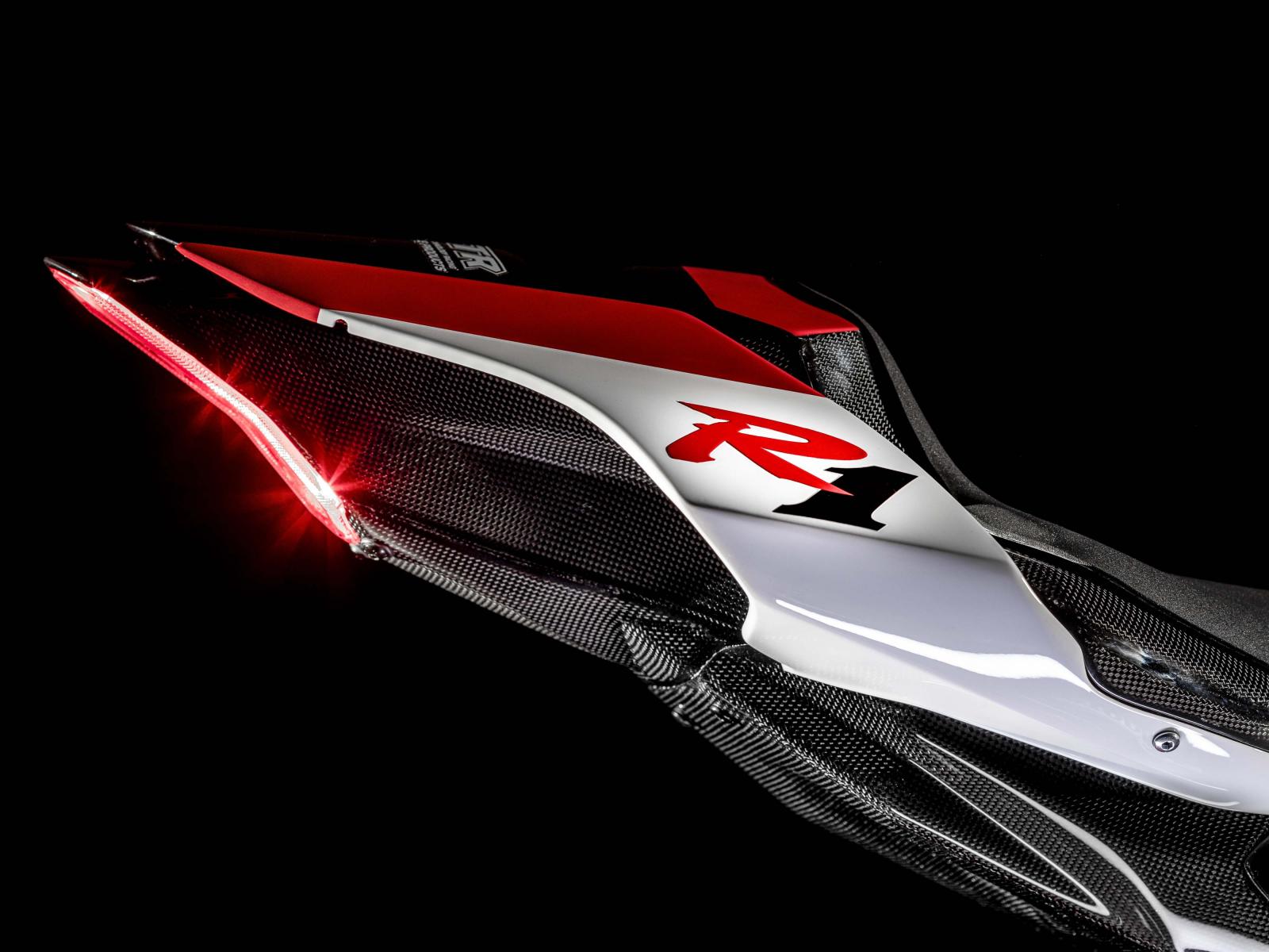 Yamaha R1 GYTR vẫn có đầy đủ đèn, còi, xi nhan để có thể tham gia giao thông hợp pháp Yamaha R1 GYTR vẫn có đầy đủ đèn, còi, xi nhan để có thể tham gia giao thông hợp pháp