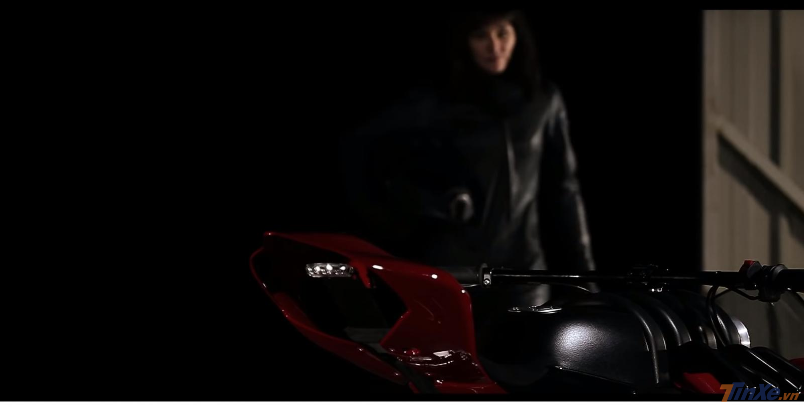 Đuôi xe của chiếc mô tô bay trông khá giống với đuôi xe của những siêu phẩm Sport bike như Ducati Panigale Đuôi xe của chiếc mô tô bay trông khá giống với đuôi xe của những siêu phẩm Sport bike như Ducati Panigale