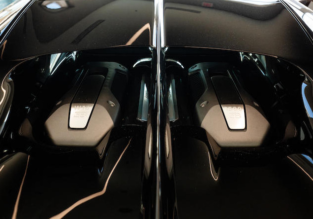 Hệ truyền động của chiếc siêu xe triệu đô Bugatti Chiron chuẩn bị đem đi đấu giá