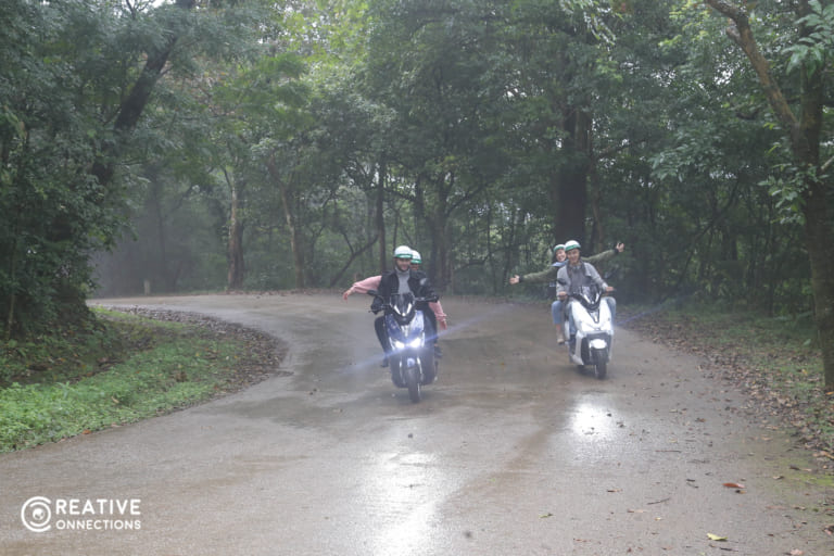 Chiếc xe được mang lên vườn quốc gia Ba Vì để quay clip quảng cáo