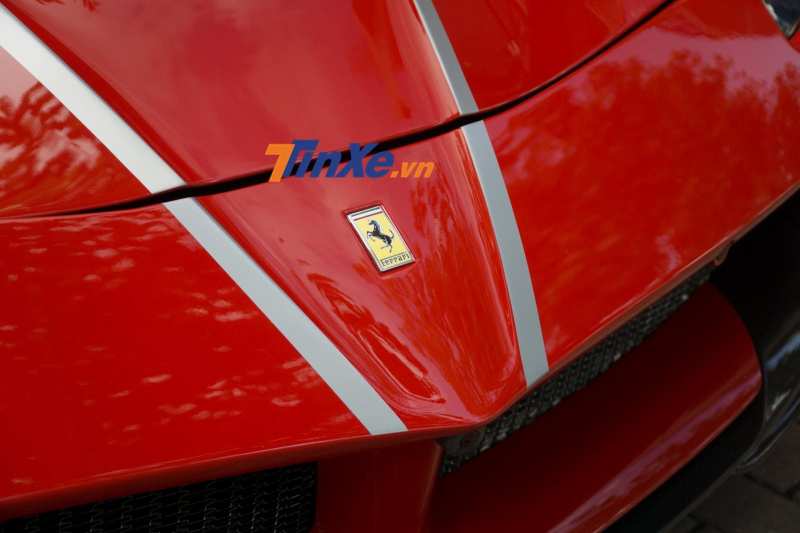 Phần nắp capô thiết kế lại hoàn toàn Phần nắp capô thiết kế lại hoàn toàn