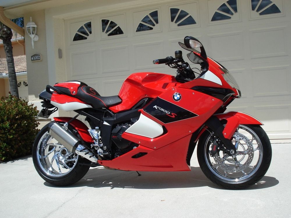 Sport Touring K1300S của BMW ắt hẳn sẽ làm hài lòng Santa 