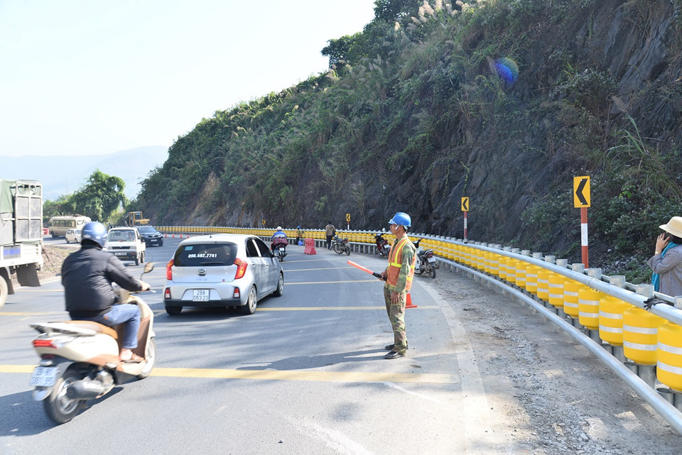 Dải ta-luy công nghệ mới được lắp đặt tại dốc Cun