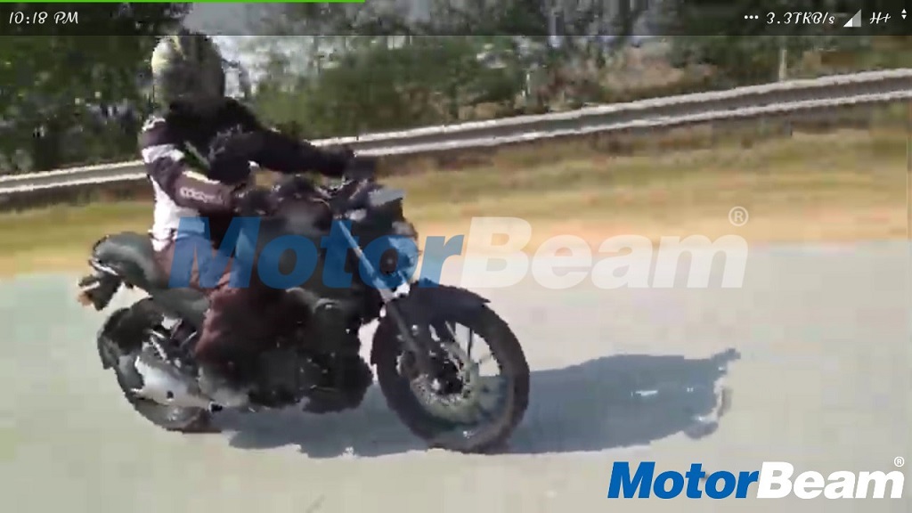 Thay đổi đáng chú ý của Yamaha FZ V3 là đèn pha và thiết kế bình xăng