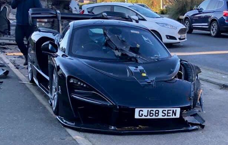 Chiếc siêu xe McLaren Senna bị hỏng nặng sau tai nạn Chiếc siêu xe McLaren Senna bị hỏng nặng sau tai nạn