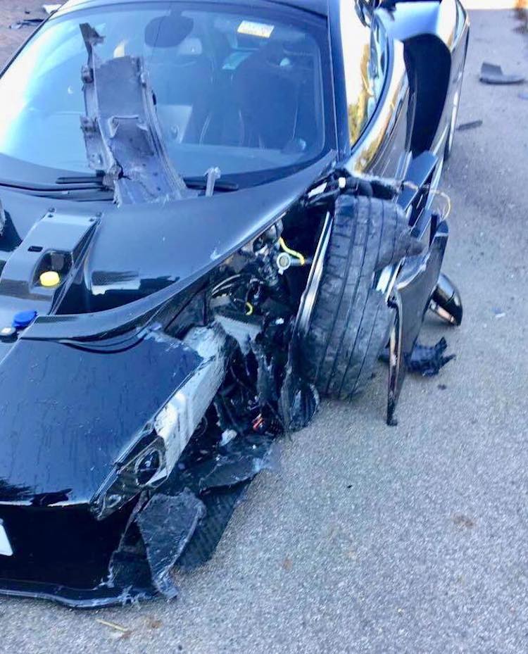 Chiếc siêu xe McLaren Senna bị hỏng nặng sau tai nạn Chiếc siêu xe McLaren Senna bị hỏng nặng sau tai nạn