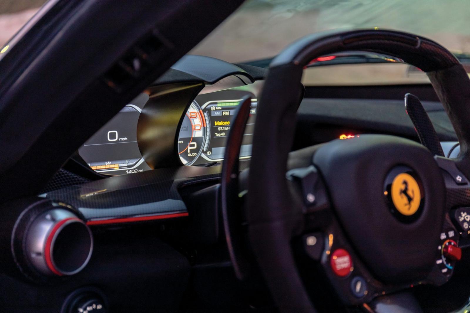 Ferrari LaFerrari mui trần chuẩn bị lên sàn đấu giá vào tháng 1 tới đây mới lăn bánh được quãng đường dài 2.414 km